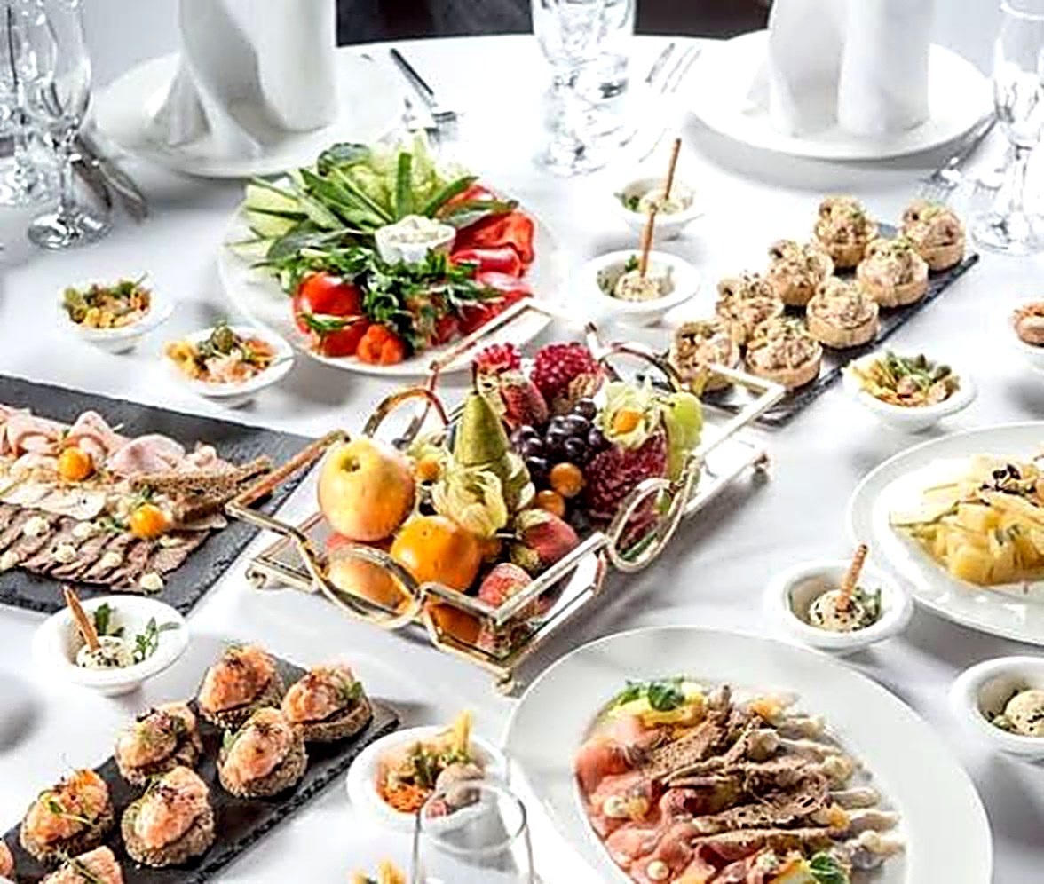 Buffet mit feinen Vorspeisen