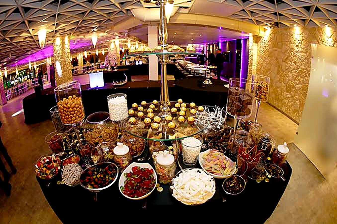 Dessertbuffet mit süßen Köstlichkeiten